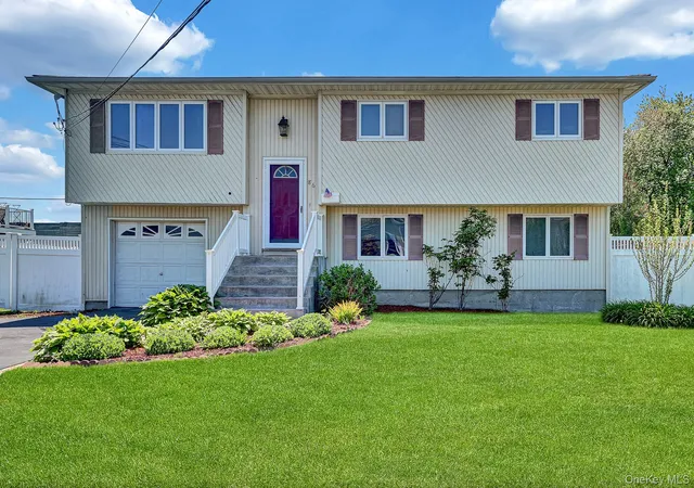 2nd image of 86 Paris Ct, West Islip, NY 11795 | MLS# 1001416