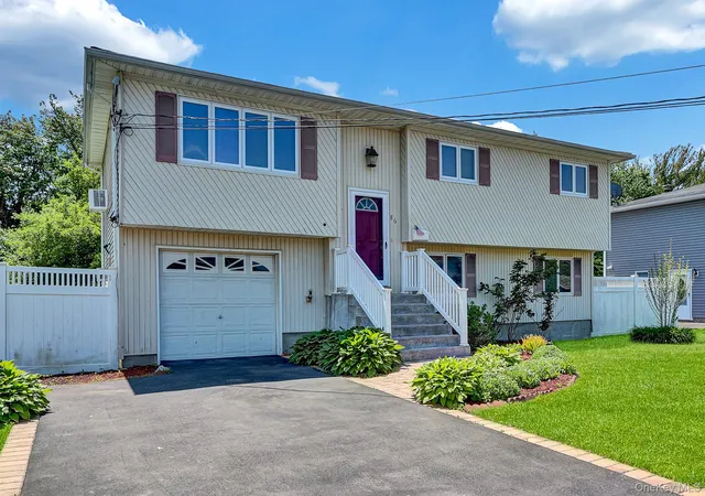 3rd image of 86 Paris Ct, West Islip, NY 11795 | MLS# 1001416