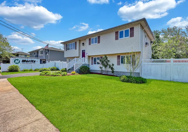 4th image of 86 Paris Ct, West Islip, NY 11795 | MLS# 1001416