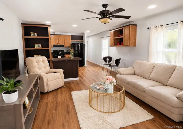 2nd image of 37 Hubbard Ave #95, Riverhead, NY 11901 | MLS# 1001440