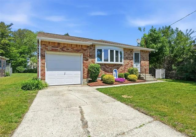 3rd image of 98 Evergreen Ave, Oyster Bay, NY 11714 | MLS# 1001443