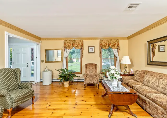 3rd image of 41 Astor Ave, Smithtown, NY 11780 | MLS# 1001456