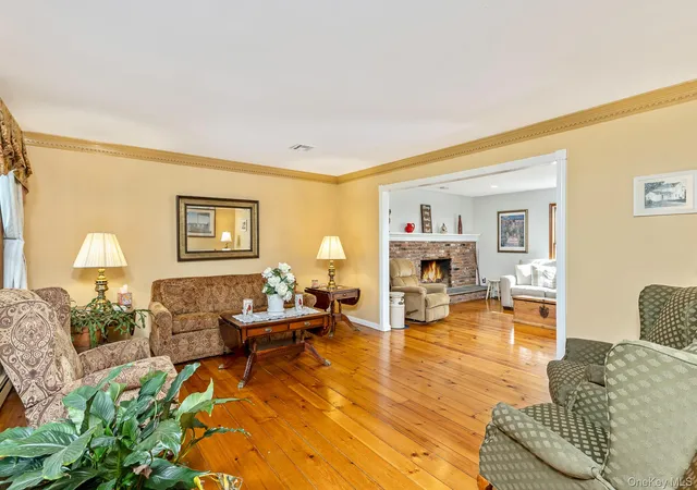 4th image of 41 Astor Ave, Smithtown, NY 11780 | MLS# 1001456