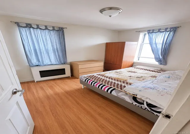 4th image of 5133 Goldsmith St, New York, NY 11373
