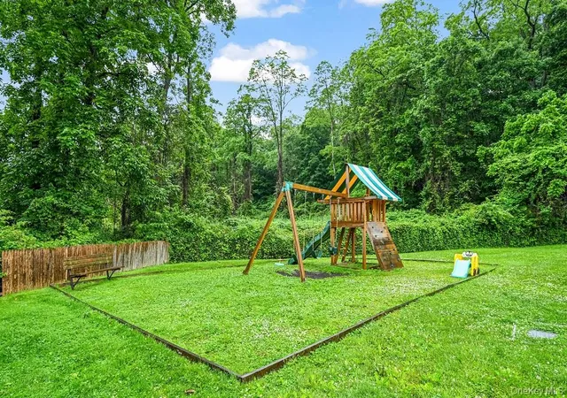 2nd image of 3 Granada Crescent, White Plains, NY 10603