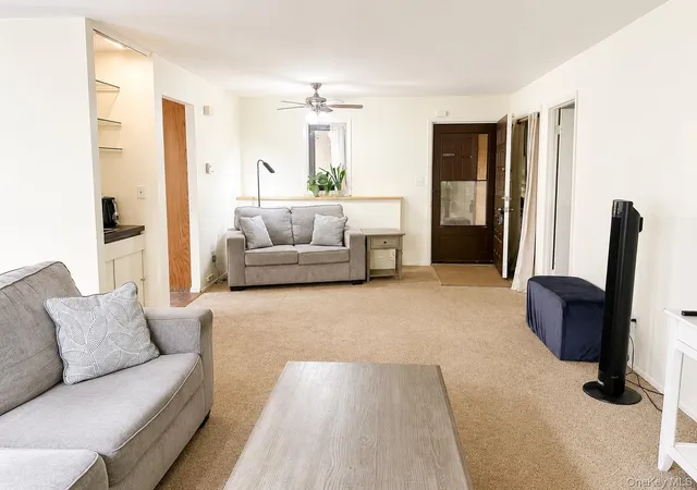 3rd image of 3 Granada Crescent, White Plains, NY 10603