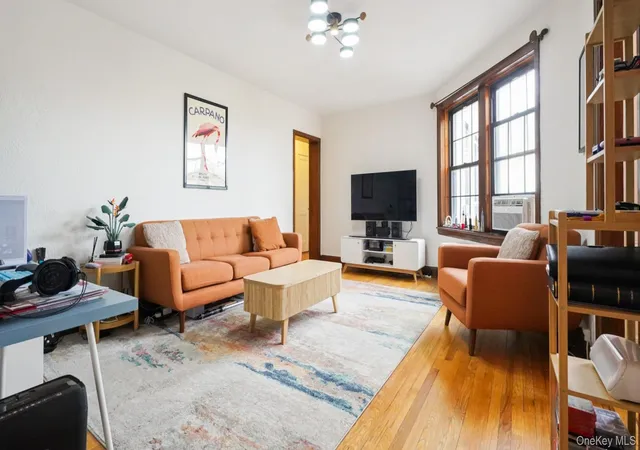 Homes for sale in Eastchester, NY | 100 Parkway #5D, Eastchester, NY 10708 | MLS# 1001493