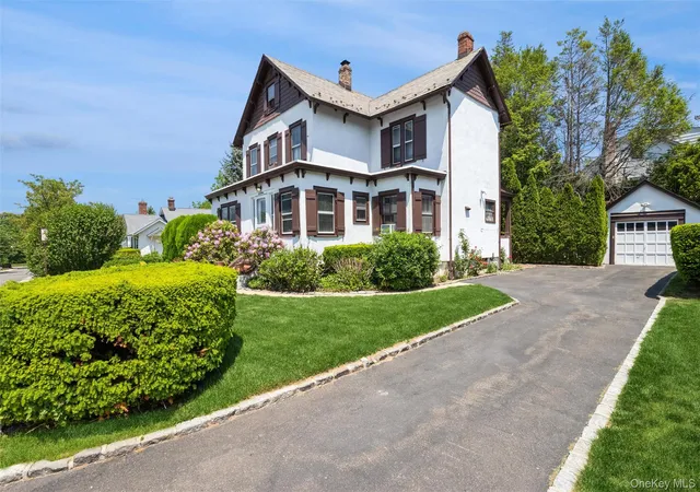 2nd image of 17 Crampton Ave, North Hempstead, NY 11023 | MLS# 1001565