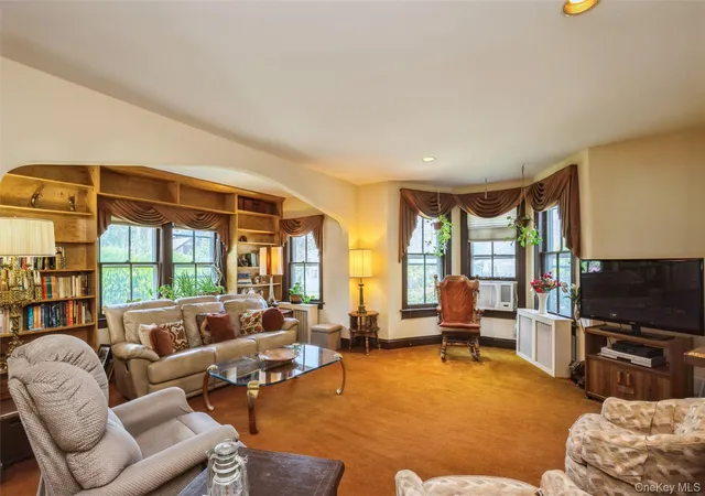 5th image of 17 Crampton Ave, North Hempstead, NY 11023 | MLS# 1001565
