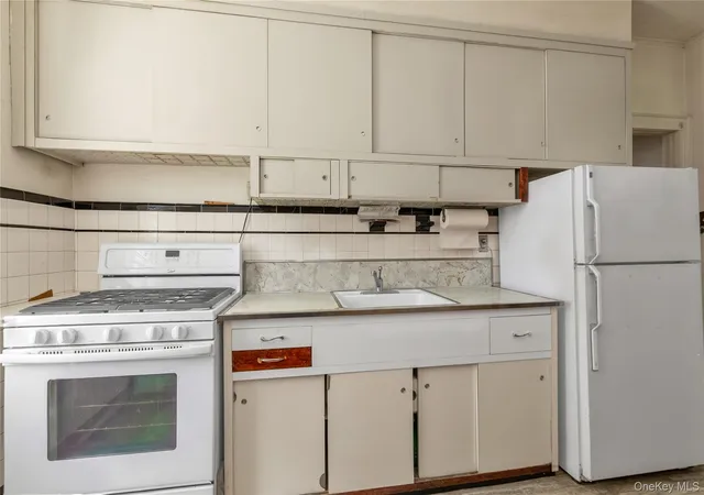 5th image of 7020 & 7018 72Nd St, Glendale, NY 11385 | MLS# 1001639
