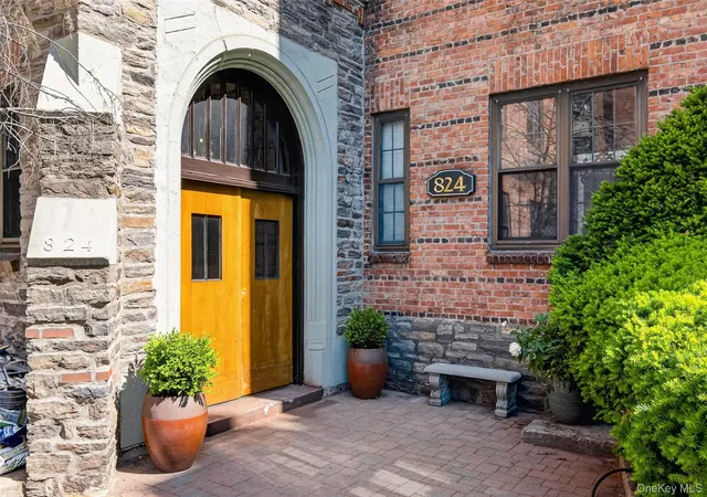 2nd image of 824 Bronx River Rd, Yonkers, NY 10708