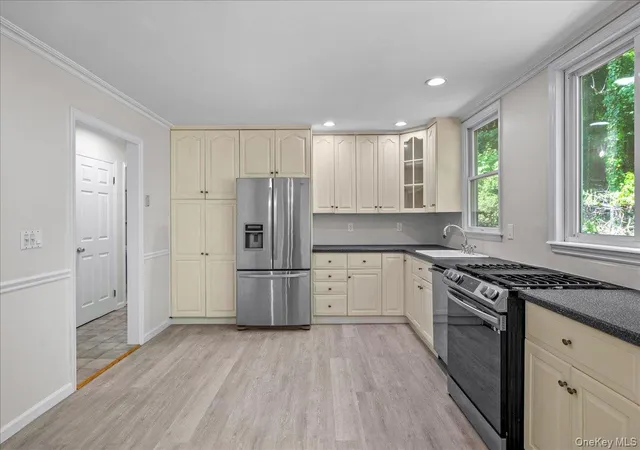 Photo 4 of Sale Pending at 79 N Healy Ave, Hartsdale, NY 10530 | MLS# 1001695 | Listing updated on 2026-06-11