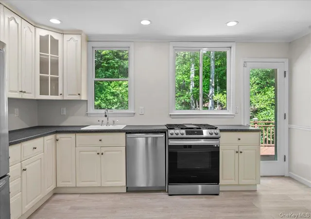 Photo 5 of Sale Pending at 79 N Healy Ave, Hartsdale, NY 10530 | MLS# 1001695 | Listing updated on 2026-06-11