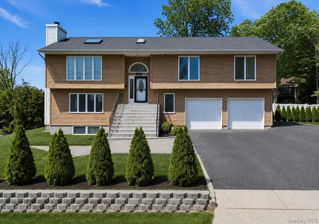 Photo 1 of Single family home for sale at 15 Oakhurst St, Huntington Station, NY 11746 | MLS# 1001755 | Listing updated on 2026-06-06