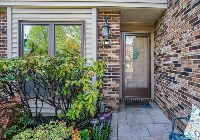 5th image of 188 Pond View Ln, Smithtown, NY 11787 | MLS# 1001759