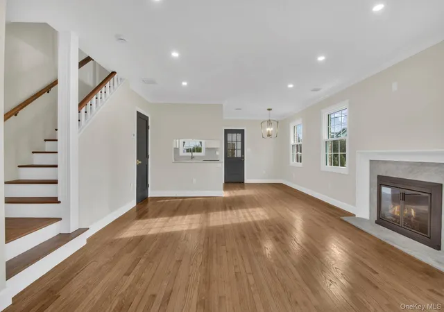 4th image of 2 Bayview Ct, North Hempstead, NY 11030 | MLS# 1001772