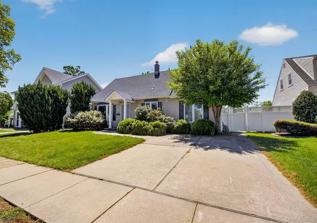2nd image of 84 Cornflower Rd, Hempstead, NY 11756 | MLS# 1001813