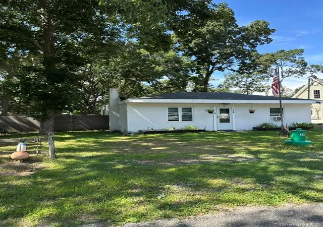 Photo 2 of Single family home for sale at 14 Coolidge Rd, Southampton, NY 11946 | MLS# 1001817 | Listing updated on 2026-10-06