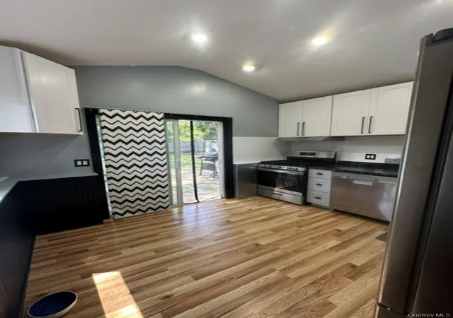 Photo 4 of Single family home for sale at 14 Coolidge Rd, Southampton, NY 11946 | MLS# 1001817 | Listing updated on 2026-10-06