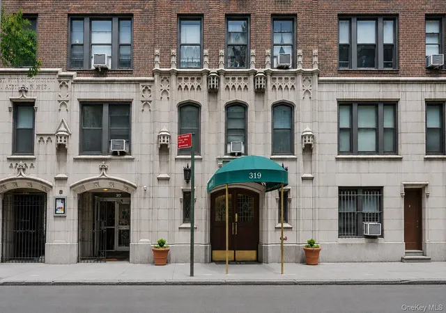 2nd image of 319 E 50Th St, New York, NY 10022