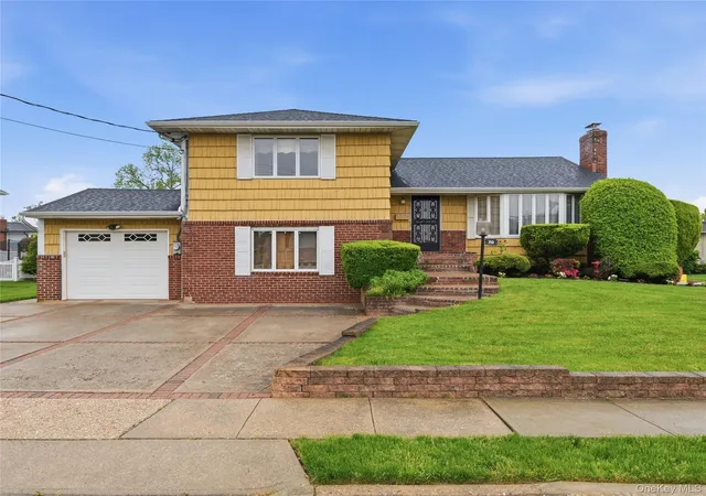 3rd image of 70 Polo Rd, Oyster Bay, NY 11758 | MLS# 1001839