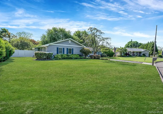 Photo 3 of Sale Pending at 17 N Durkee Ln, Brookhaven, NY 11772 | MLS# 1001851 | Listing updated on 2026-07-30