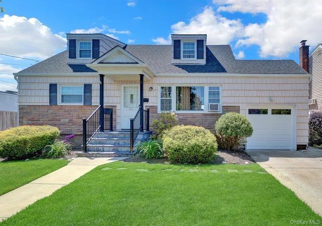 Photo 1 of Sale Pending at 202 N Kings Ave, Oyster Bay, NY 11758 | MLS# 1001855 | Listing updated on 2026-07-28