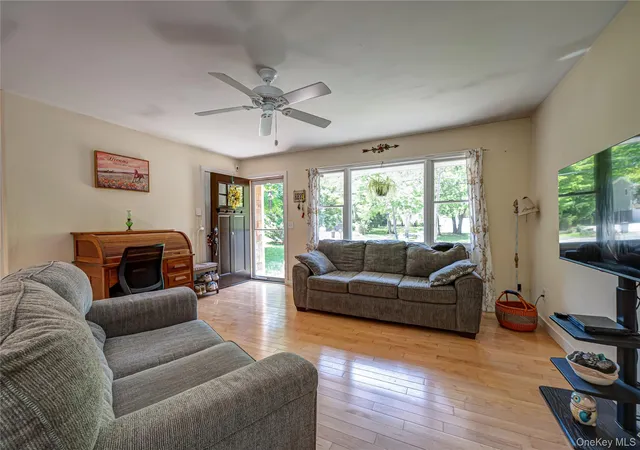 5th image of 37 Crescent Bow, Brookhaven, NY 11961 | MLS# 1001861