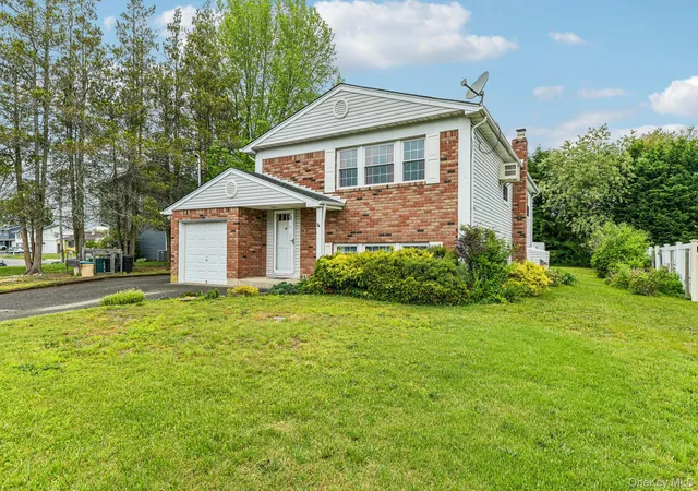3rd image of 319 Rockaway St, Islip, NY 11752 | MLS# 1001875