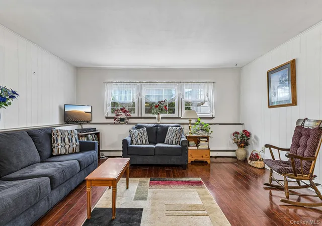 4th image of 319 Rockaway St, Islip, NY 11752 | MLS# 1001875