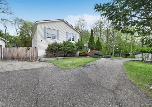 Photo 5 of Sale Pending at 52 Hammerhead Trl, Wurtsboro, NY 12790 | MLS# 1001906 | Listing updated on 2026-07-21
