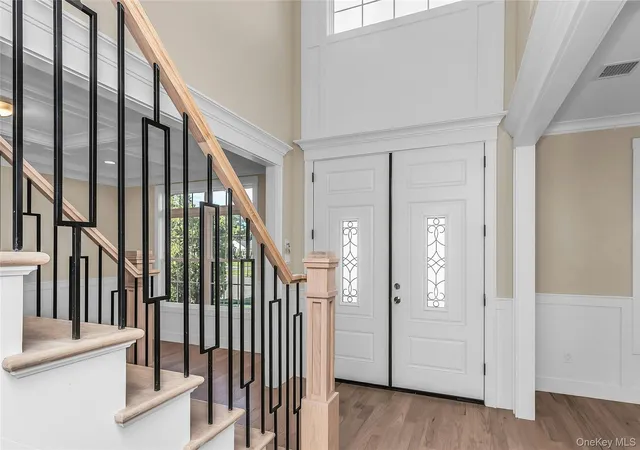 Photo 3 of Single family home for sale at 76 Wyoming Ct, Syosset, NY 11791 | MLS# 1001913 | Listing updated on 2026-08-21
