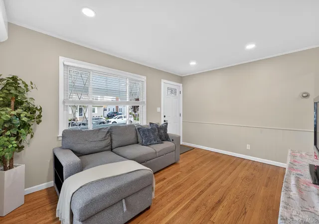 5th image of 22 Kenneth Ave, Hempstead, NY 11710 | MLS# 1001922