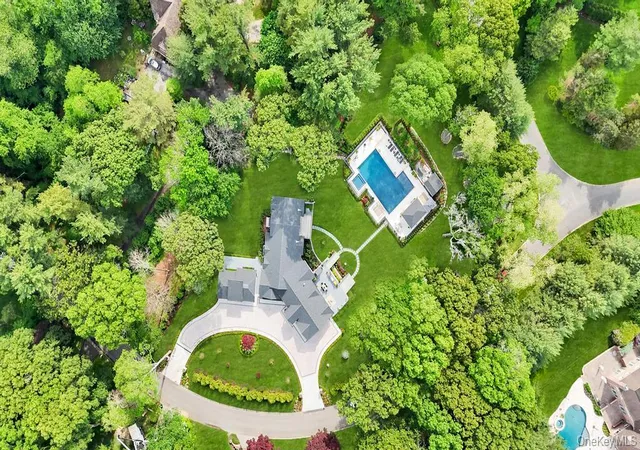 Photo 2 of Mansion for sale at 2 Chelmsford Dr, Glen Head, NY 11545 | MLS# 1001932 | Listing updated on 2026-10-07