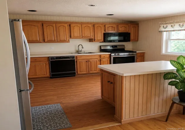 4th image of 29 Franco Ave, Selden, NY 11784 | MLS# 1002087