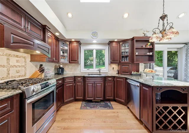 3rd image of 6 Paula St, East Northport, NY 11731 | MLS# 1002093