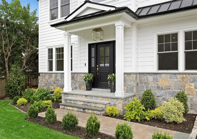 3rd image of 159 Lincoln St, Hempstead, NY 11530 | MLS# 1002096