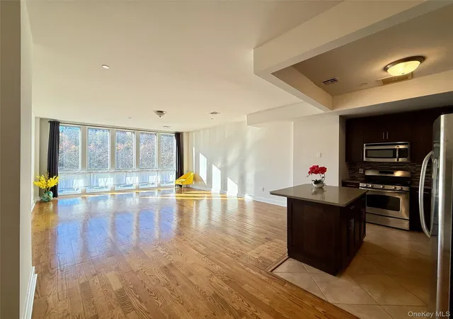 Homes for sale in New York, NY | 90 Bay Street Landing #2G, New York, NY 10301 | MLS# 1002126