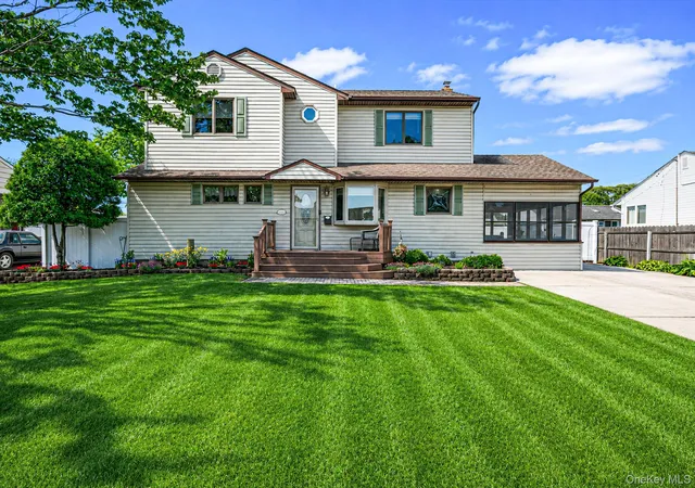 1st image of 11 Windsor St, Islip, NY 11751 | MLS# 1002148