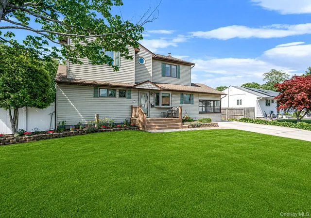 2nd image of 11 Windsor St, Islip, NY 11751 | MLS# 1002148