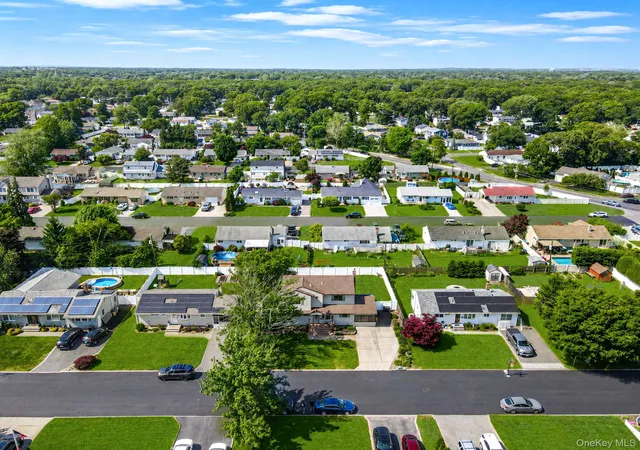 5th image of 11 Windsor St, Islip, NY 11751 | MLS# 1002148