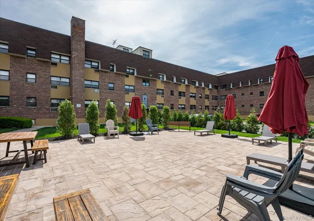 3rd image of 25 Elizabeth St #2N, Oyster Bay, NY 11735 | MLS# 1002231