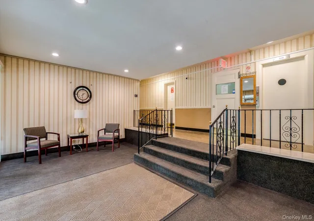5th image of 25 Elizabeth St #2N, Oyster Bay, NY 11735 | MLS# 1002231