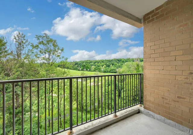 Listing Photo 2 - Condo for sale in building located at 100 E Hartsdale Ave, White Plains, NY 10522 - Unit #5GE