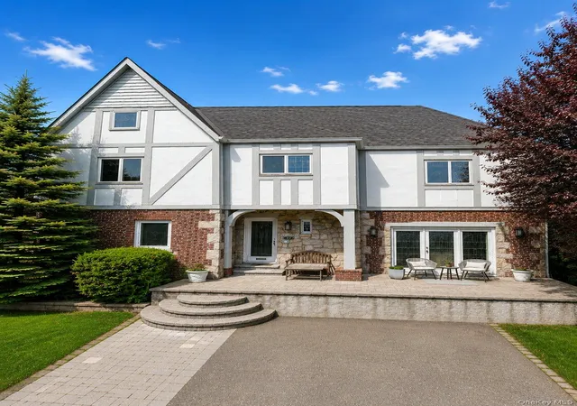 Photo 1 of Sale Pending at 6 Manor Ln, Woodmere, NY 11598 | MLS# 1002252 | Listing updated on 2026-07-16