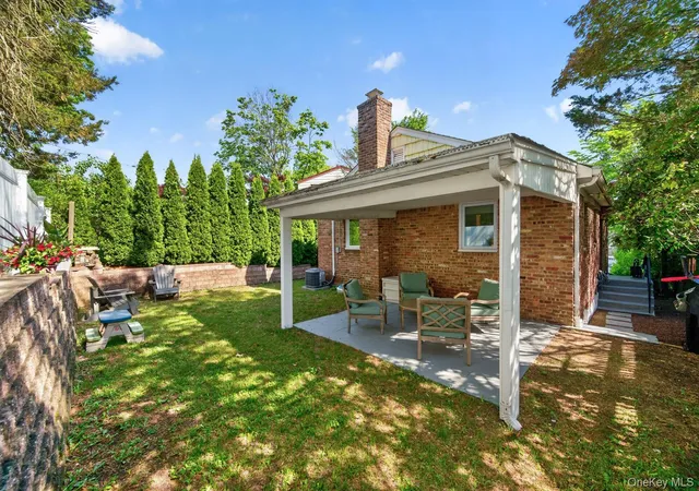 29th image of 16 Warwick Pl, North Hempstead, NY 11050 | MLS# 1002284