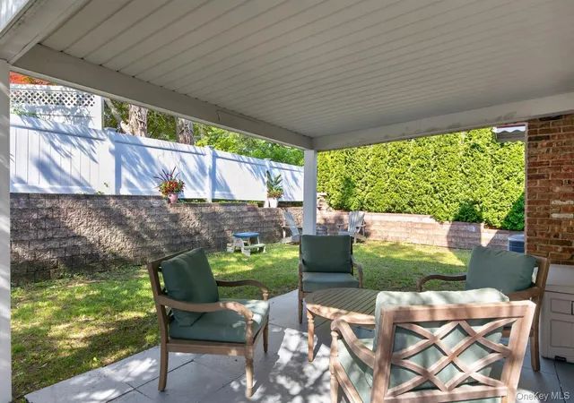 5th image of 16 Warwick Pl, North Hempstead, NY 11050 | MLS# 1002284