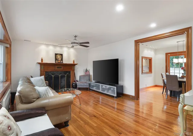 4th image of 187 Commonwealth Ave, Massapequa, NY 11758 | MLS# 1002295