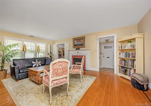 2nd image of 215 Melville Rd, Oyster Bay, NY 11735 | MLS# 1002296