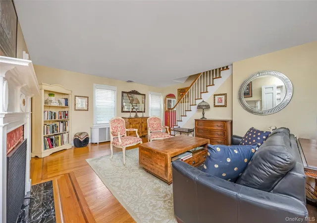 3rd image of 215 Melville Rd, Oyster Bay, NY 11735 | MLS# 1002296